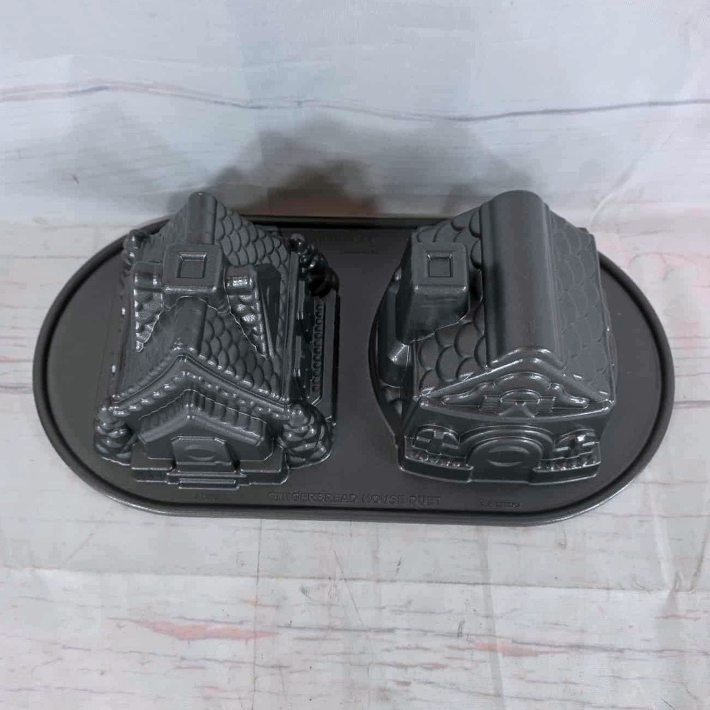 Nordic Ware Gingerbread House Duet Cake Pan Metal Baking‎ Mold